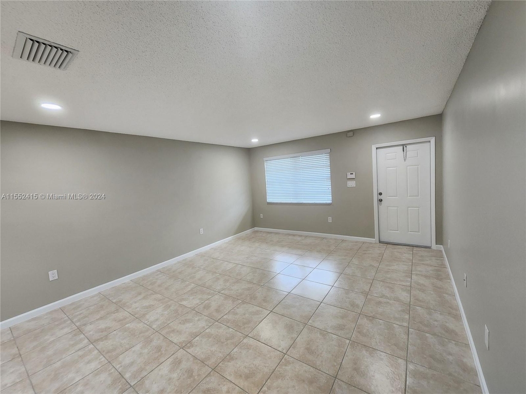 1806 Sw 97th Ave - Photo 4