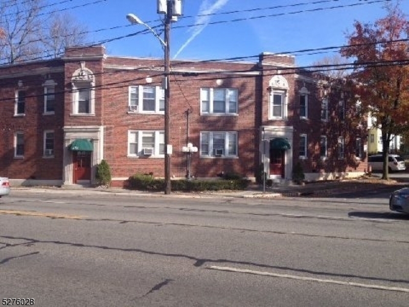 175 Pompton Ave - Photo 3