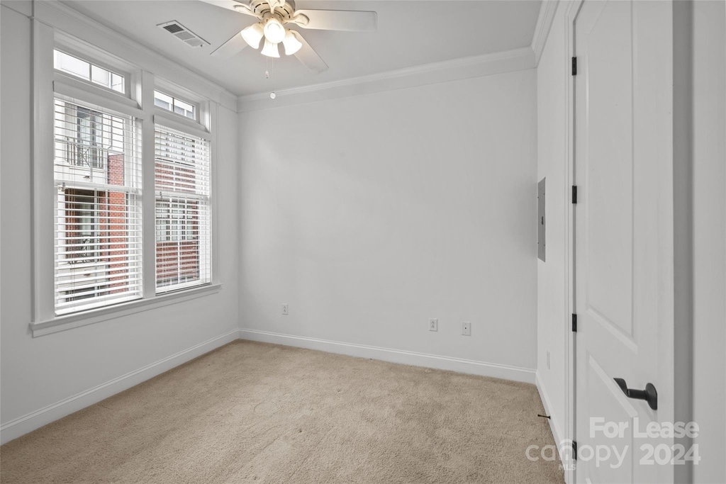 2810 Selwyn Avenue - Photo 15