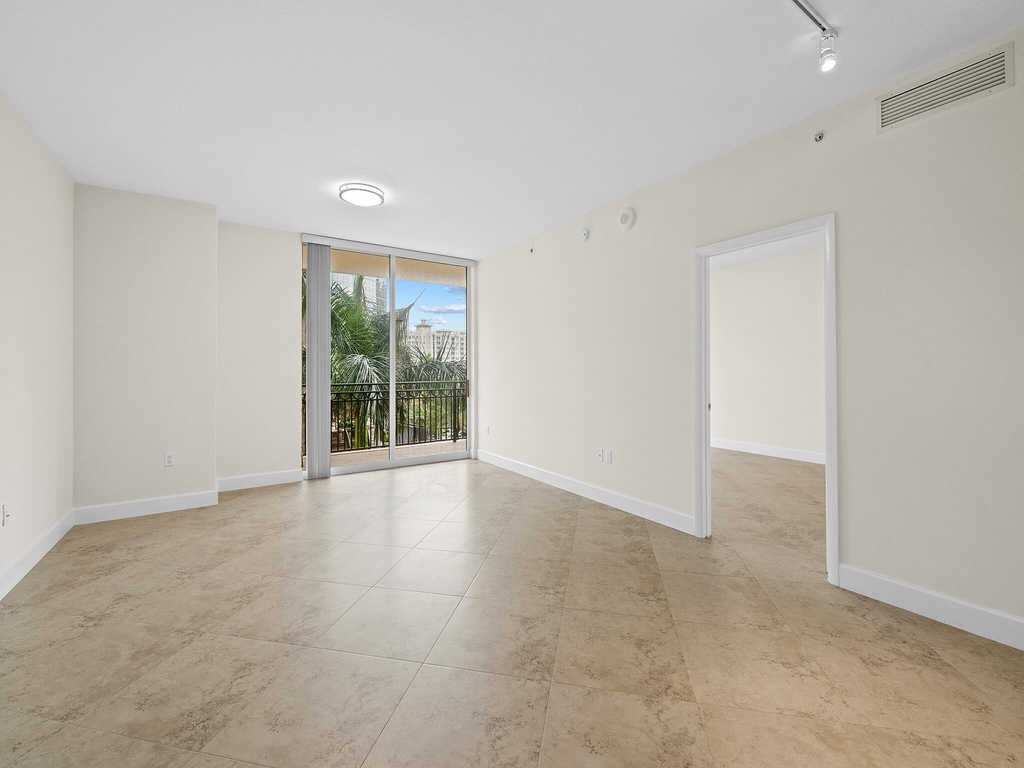 550 Okeechobee Boulevard - Photo 3