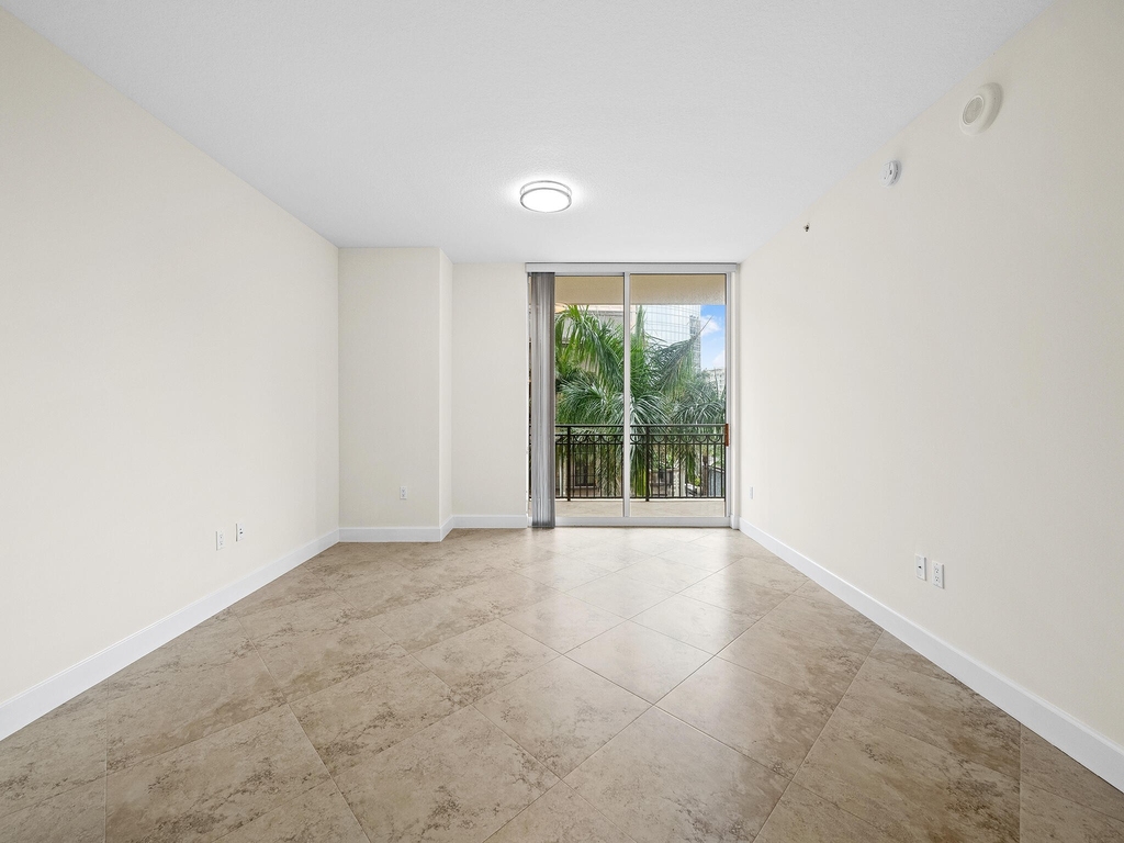 550 Okeechobee Boulevard - Photo 4