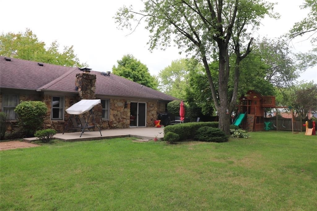 10909 W Lakeshore Drive - Photo 4