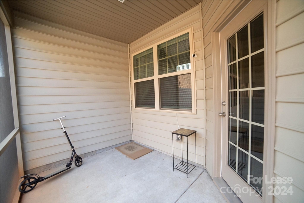 289 Ascot Run Way - Photo 17