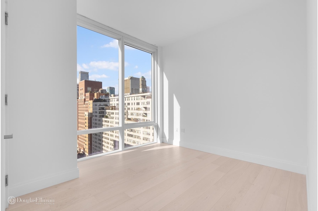 501  Third Ave - Photo 3