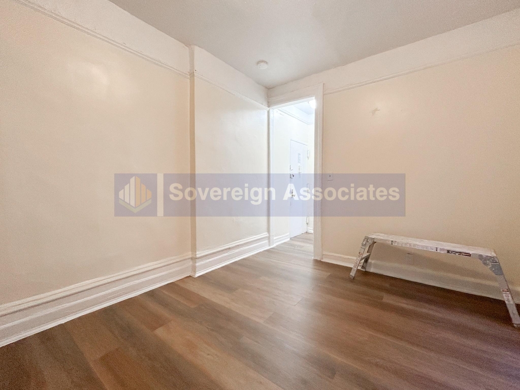 112 Nagle Avenue - Photo 1