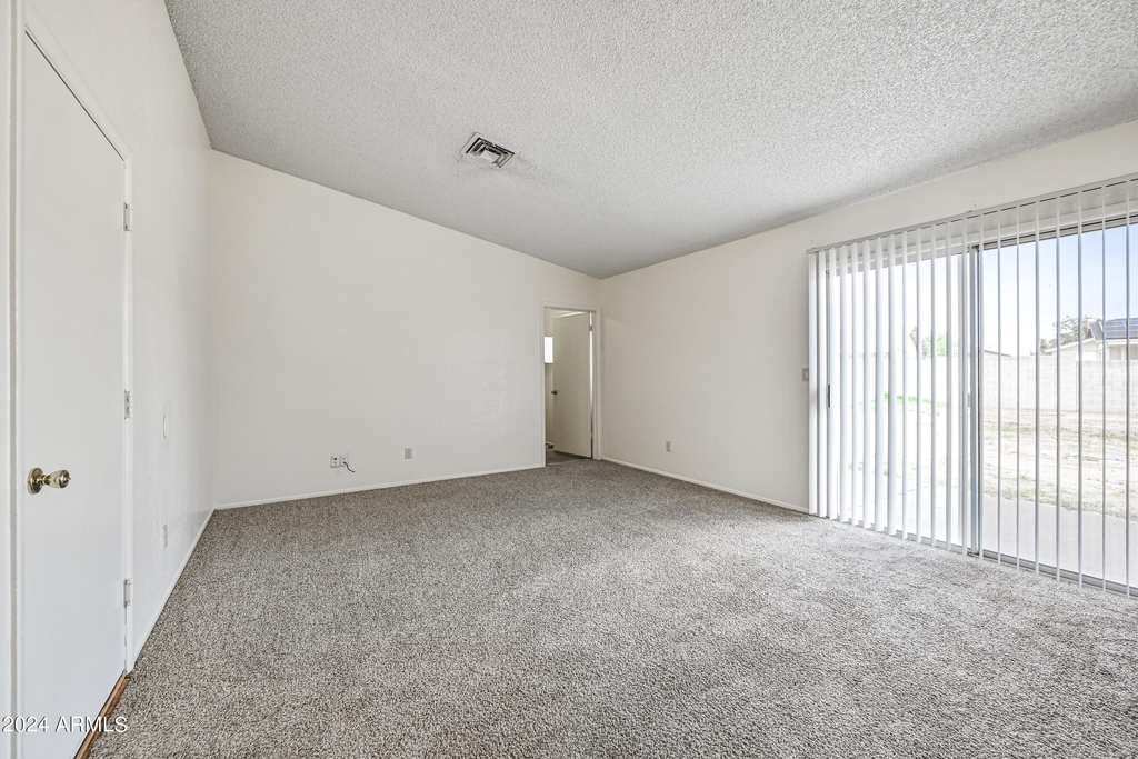 11102 W Turney Avenue - Photo 6