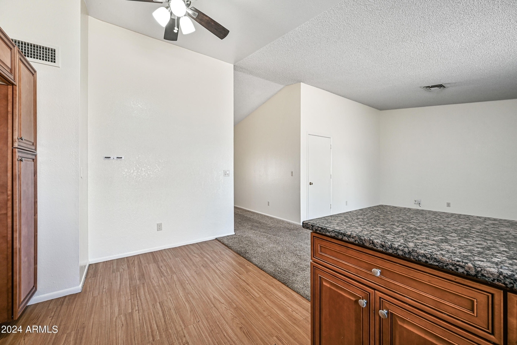 11102 W Turney Avenue - Photo 13