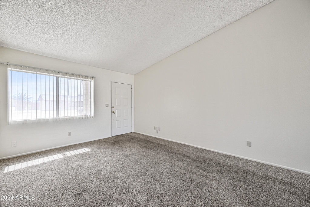 11102 W Turney Avenue - Photo 3