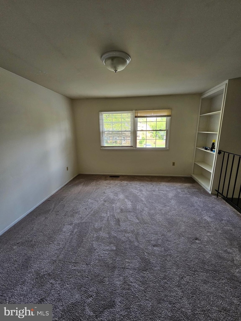 5041 Lynwood Drive - Photo 8