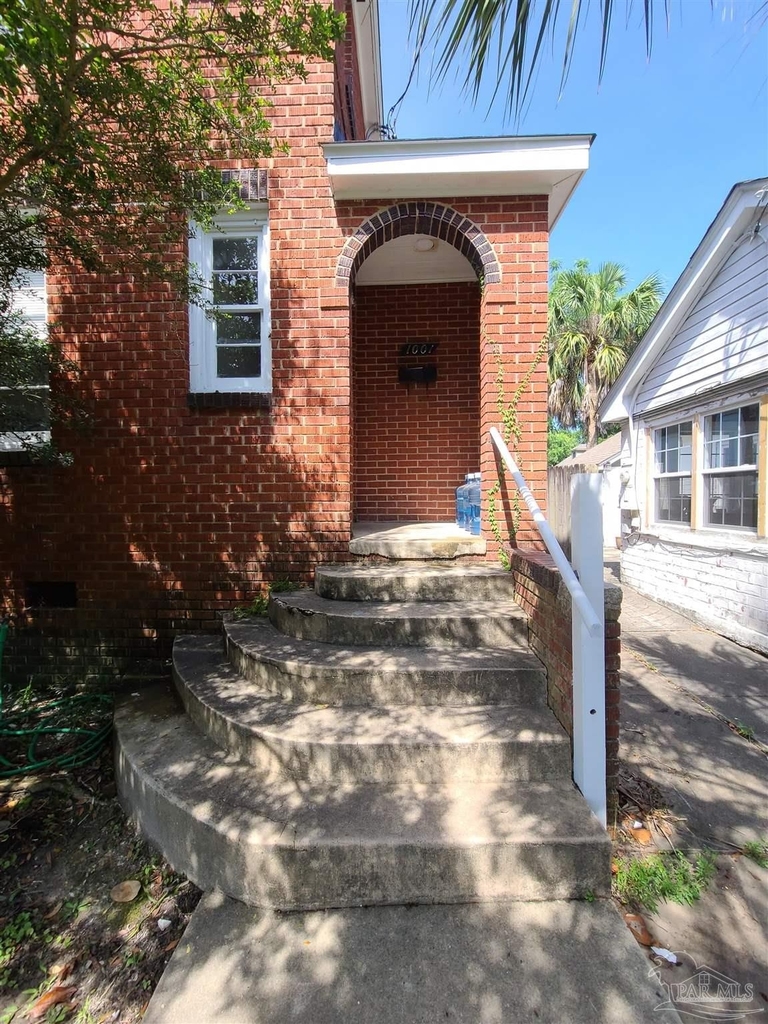 1001 N Palafox - Photo 2