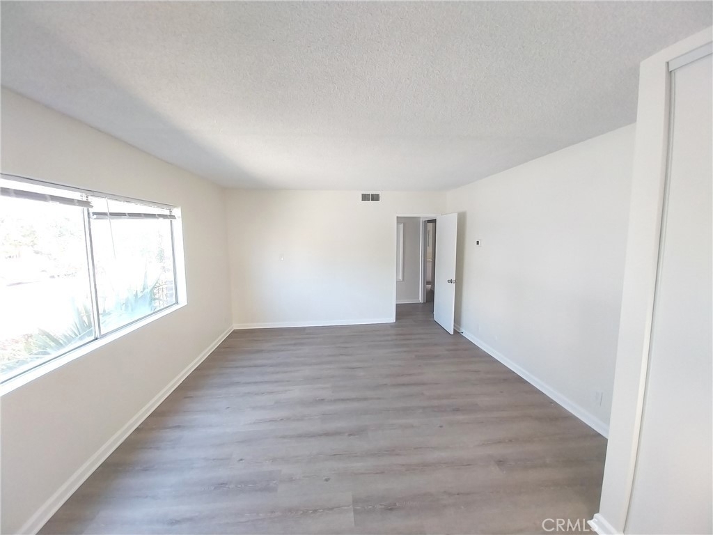 11523 Menlo Avenue - Photo 11