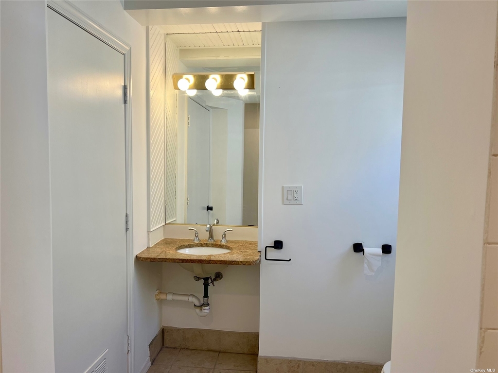 615 W Market Street - Photo 11