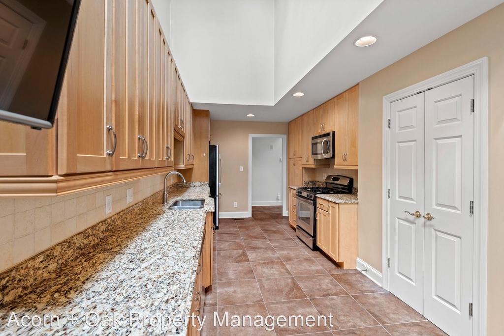 584 Woodbury - Photo 11