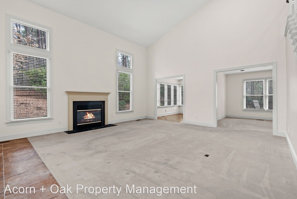 584 Woodbury - Photo 2