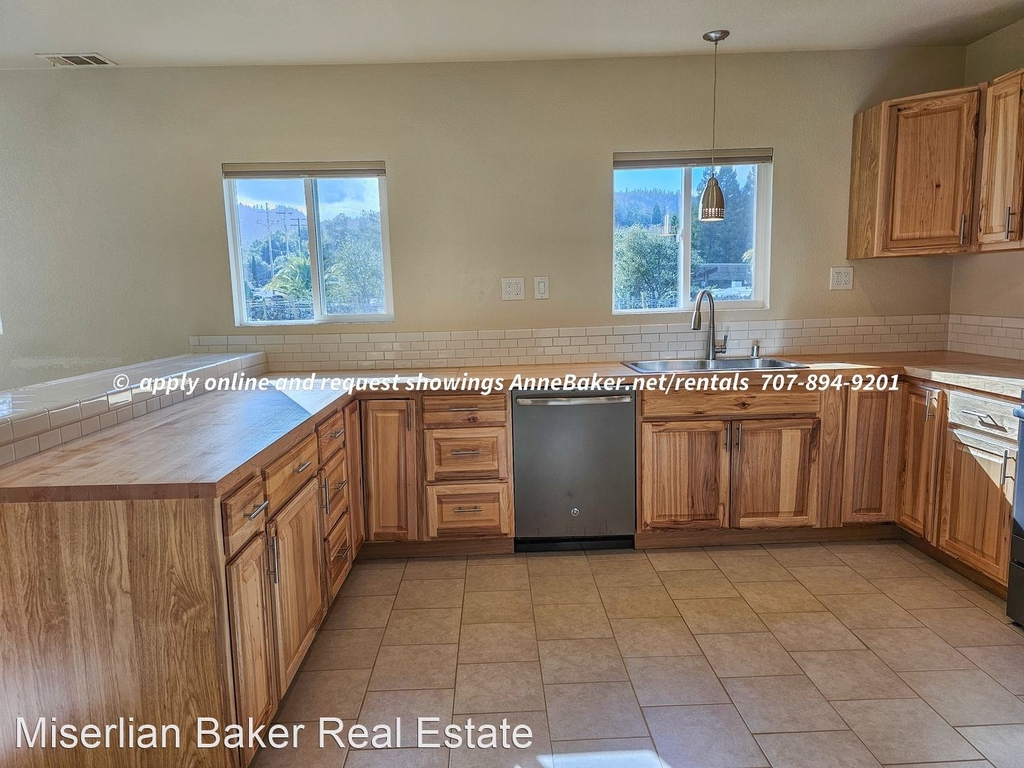 590 S Cloverdale Blvd - Photo 1