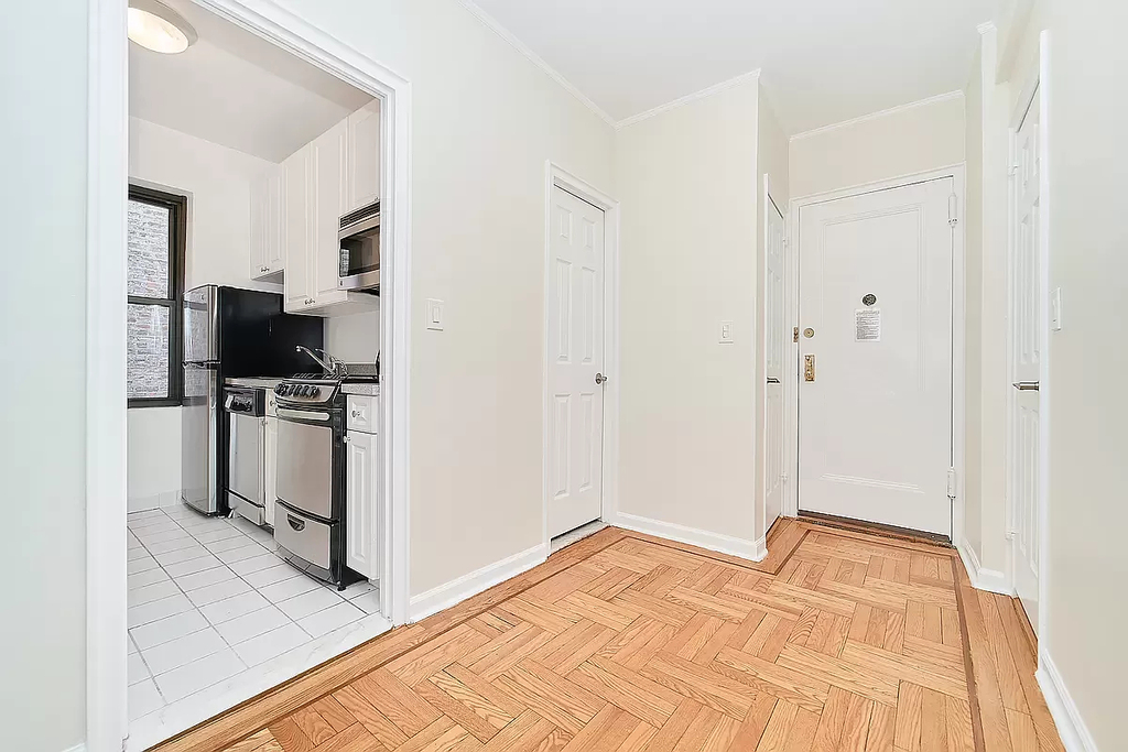 124 East 24th Street #4C - Photo 3