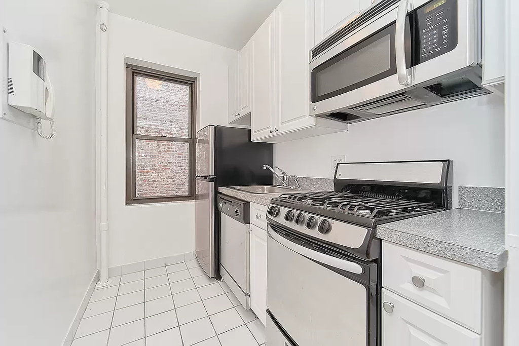 124 East 24th Street #4C - Photo 4