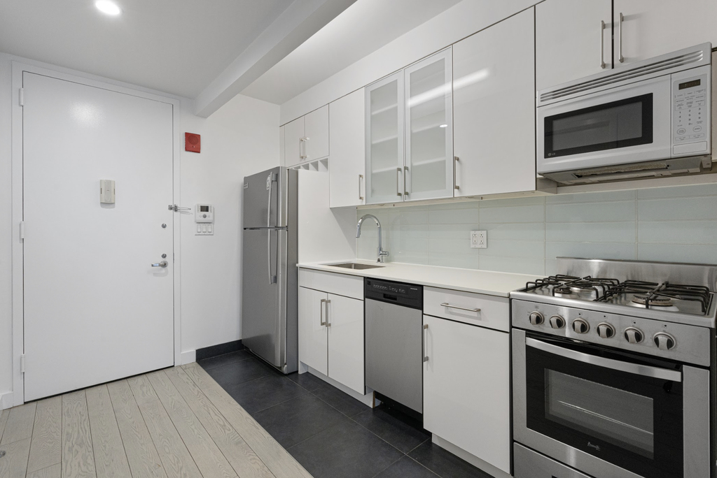 3 West 36th Street - Photo 4