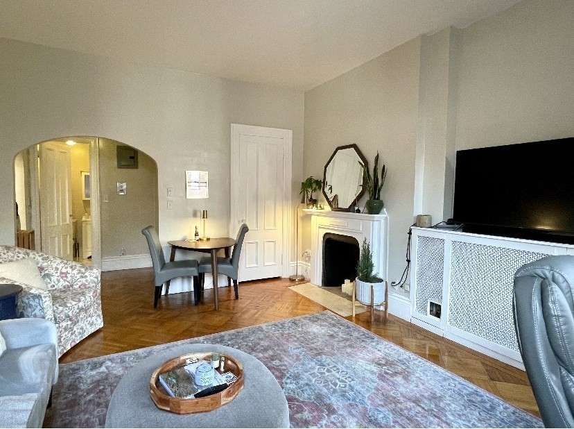 131 Newbury Street - Photo 2