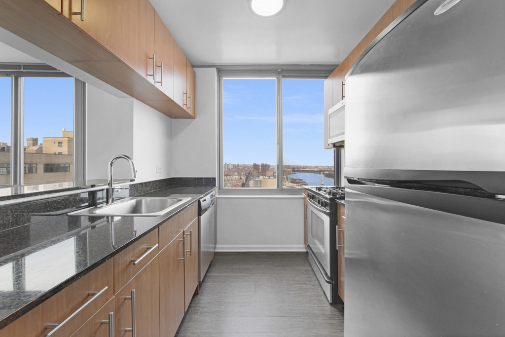  East 92nd Street - Photo 6