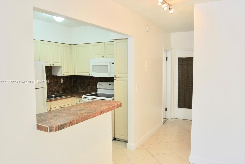 641 Espanola Way - Photo 3