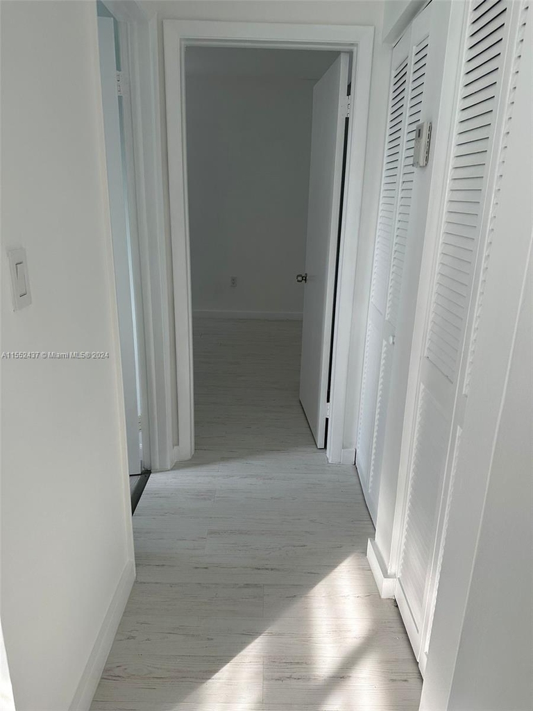 345 Collins Ave - Photo 3