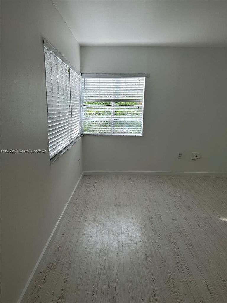 345 Collins Ave - Photo 10