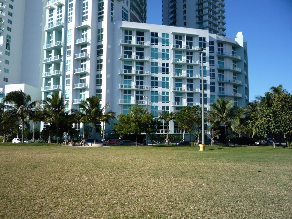 1900 N Bayshore Dr - Photo 4