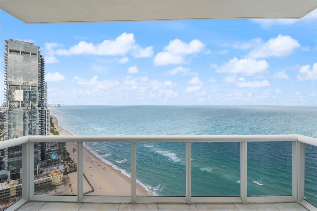 18201 Collins Ave - Photo 5