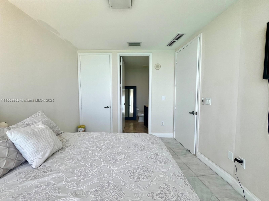 18201 Collins Ave - Photo 25