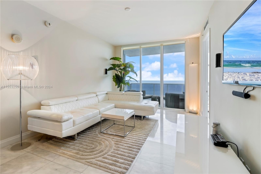 18201 Collins Ave - Photo 4