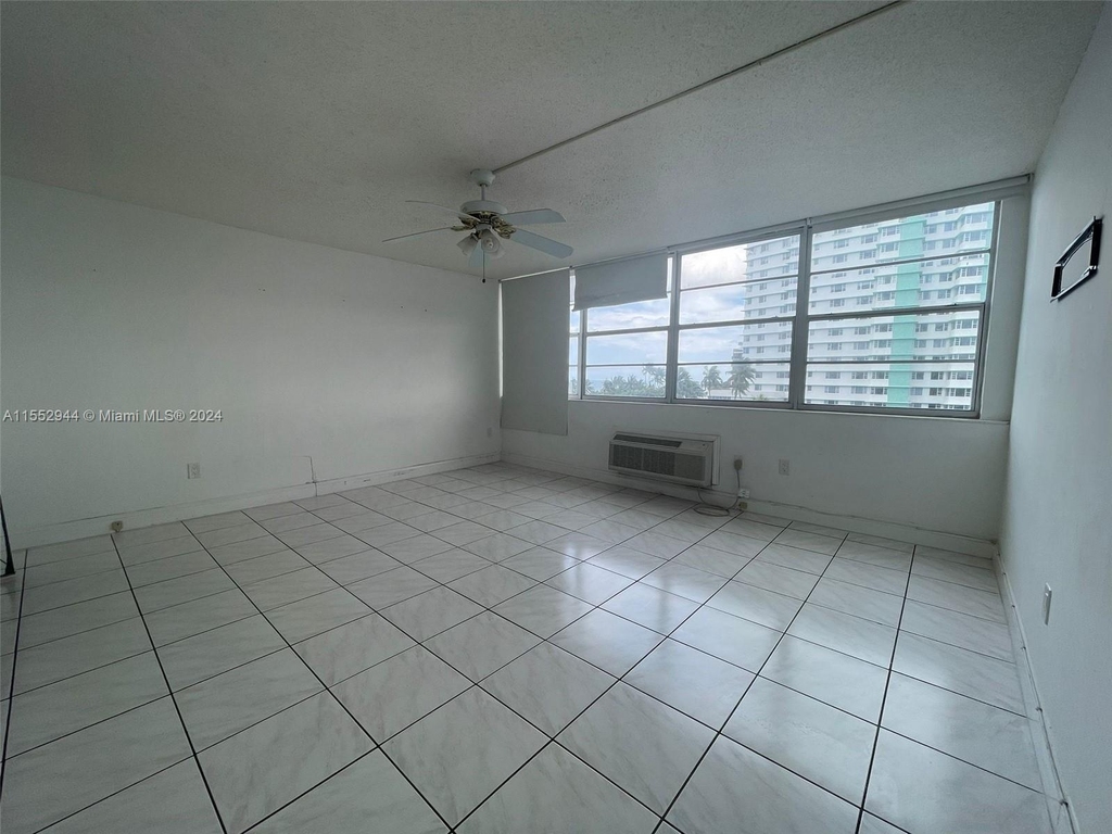 5313 Collins Ave - Photo 8
