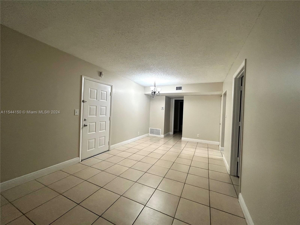 2700 Riverside Dr - Photo 3