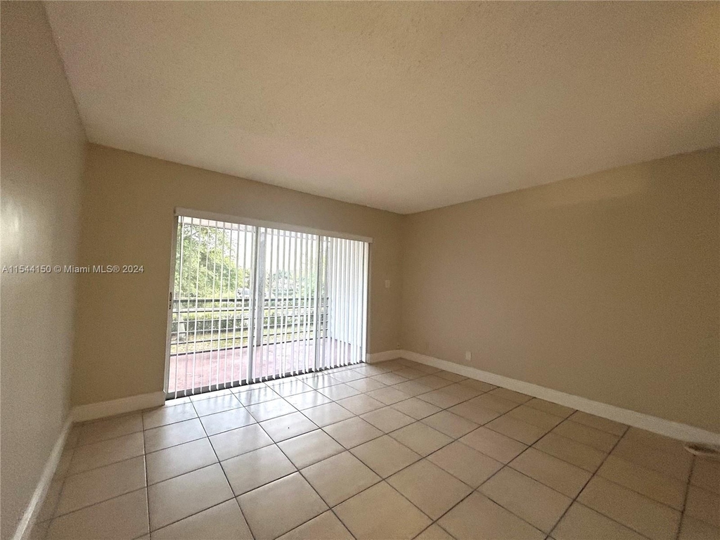 2700 Riverside Dr - Photo 6