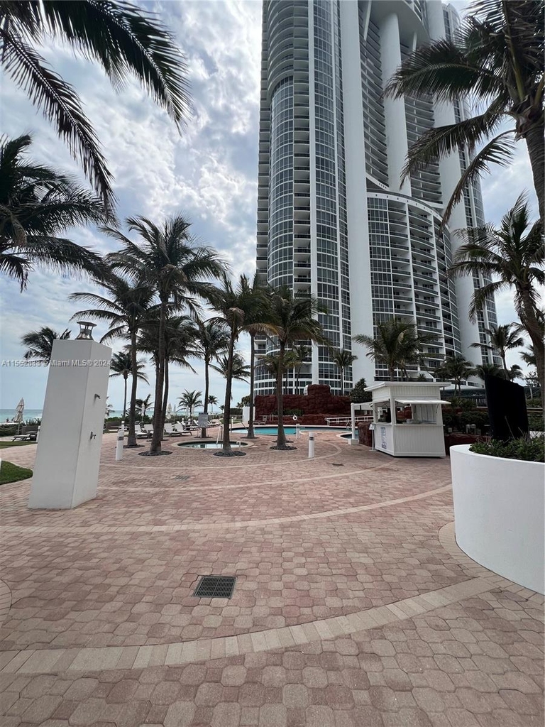 18201 Collins Ave - Photo 13