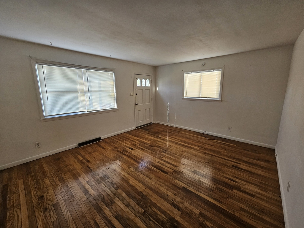 2034 Calhoun Street - Photo 2