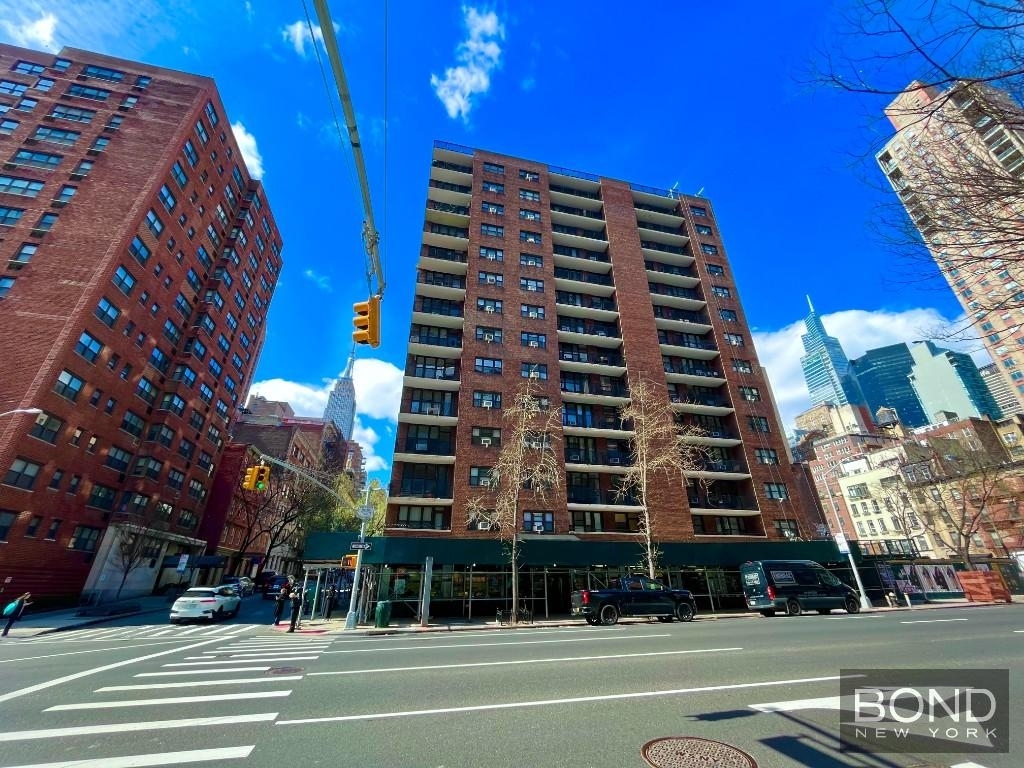 165 East 35th Street - Photo 0