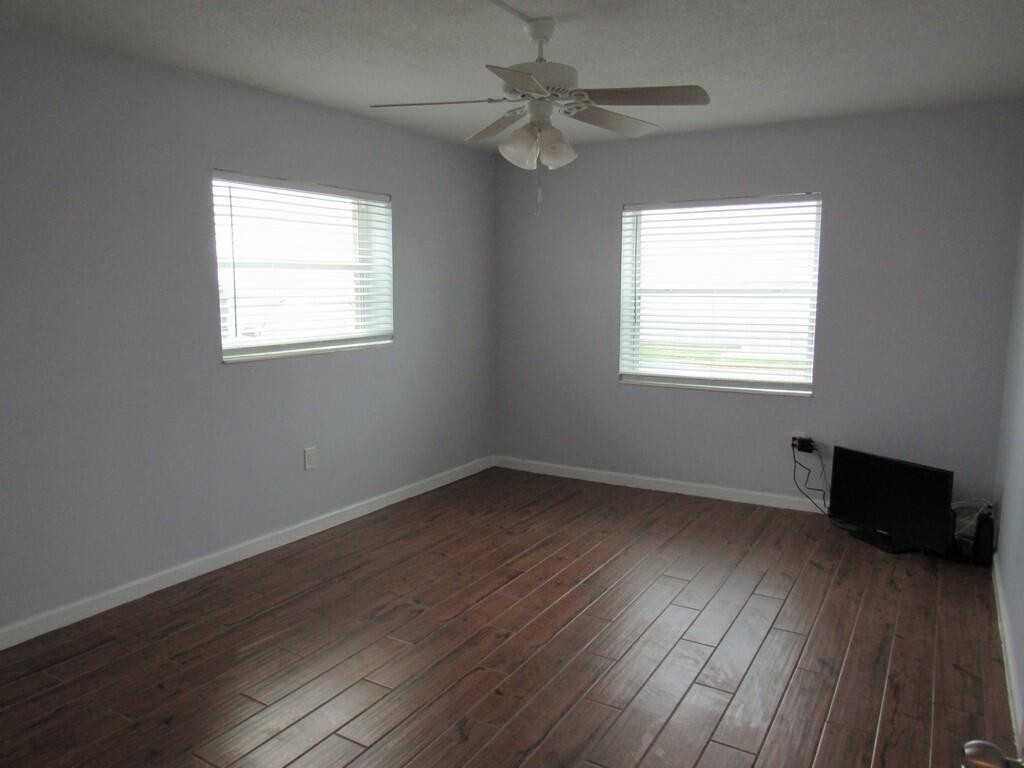 190 E Olmstead Drive - Photo 3