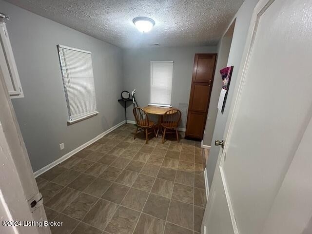 903 Beecher St - Photo 3