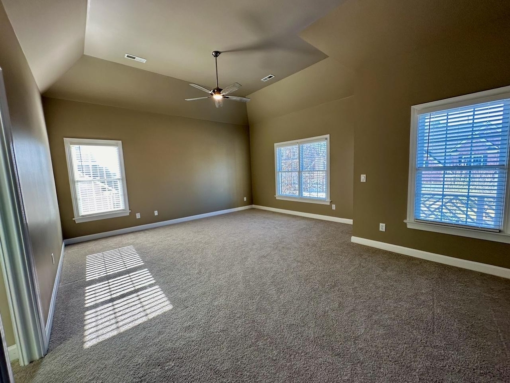 305 Birdwood Court - Photo 19