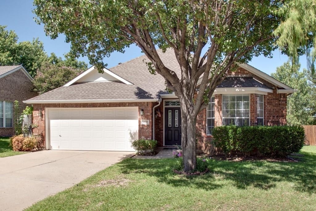 2717 Silver Maple Court - Photo 2