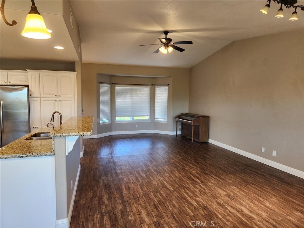 2820 Donner Court - Photo 2