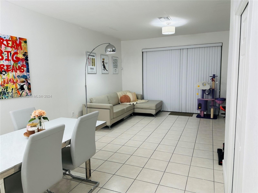 5580 Nw 107th Ave - Photo 4