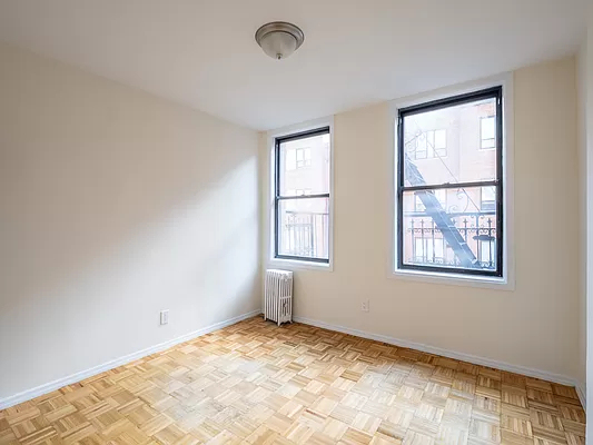 405 West 52nd Street - Photo 8