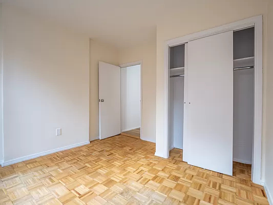 405 West 52nd Street - Photo 9