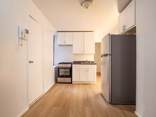 405 West 52nd Street - Photo 0