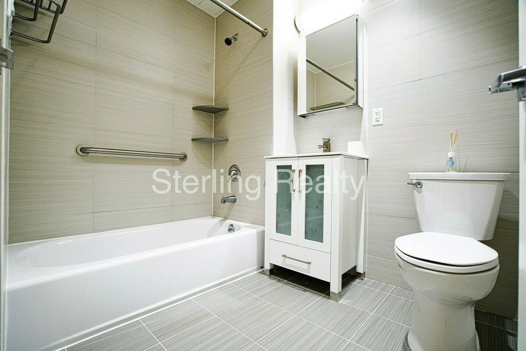 23-15 Astoria Boulevard - Photo 6