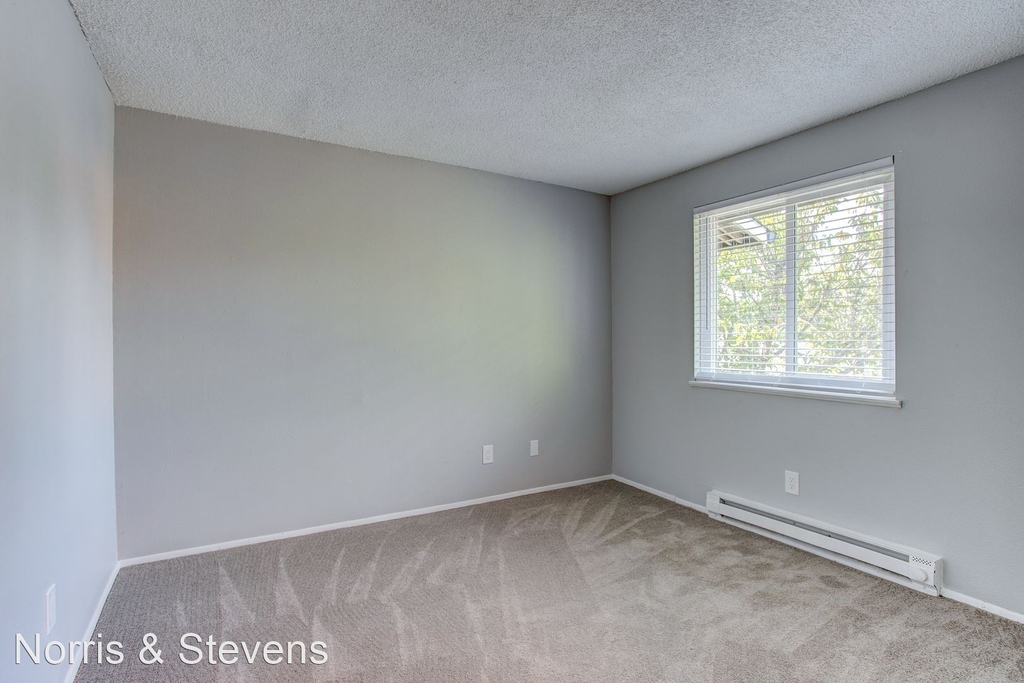 14302 Se Division Street - Photo 11