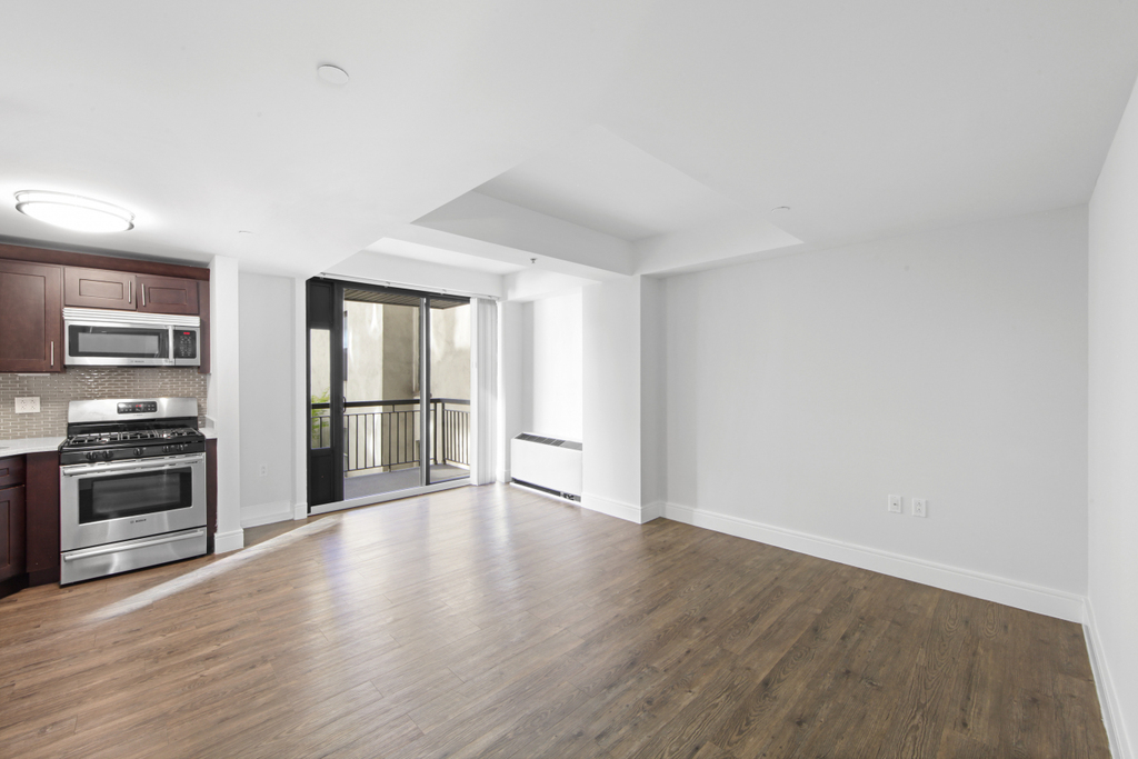 East 91st Street - Photo 10