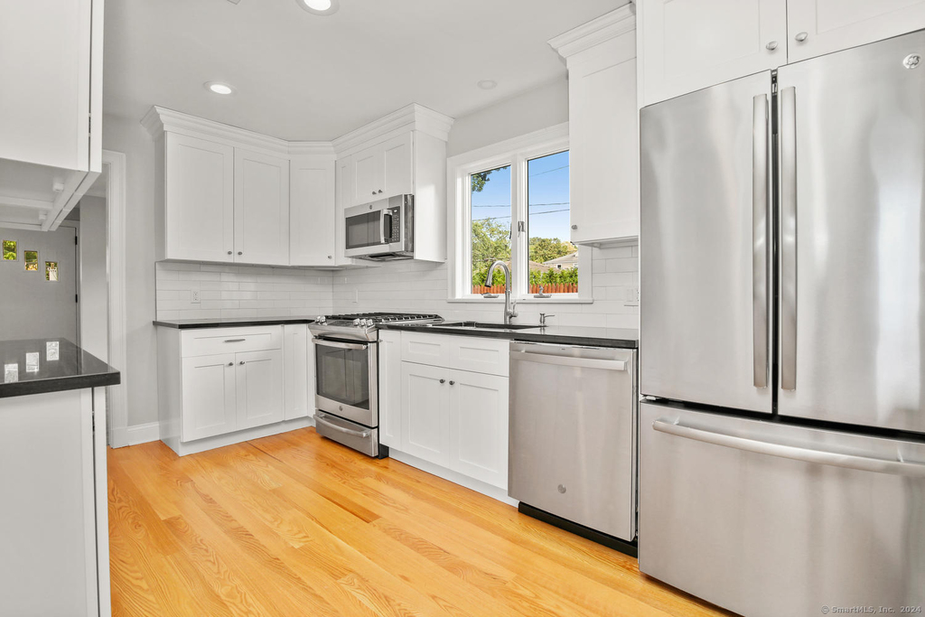 81 Cos Cob Avenue - Photo 4